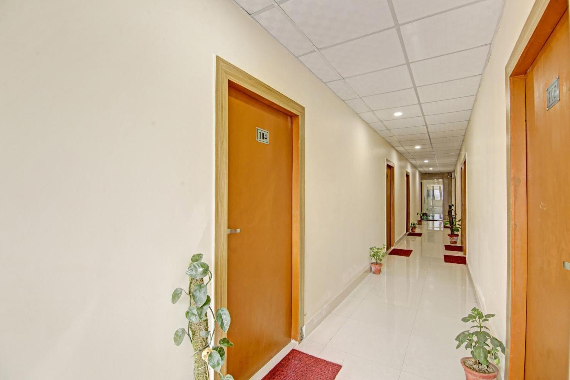 Oyo Flagship 80772 Hotel The Grand Rdc Ghaziabad Buitenkant foto