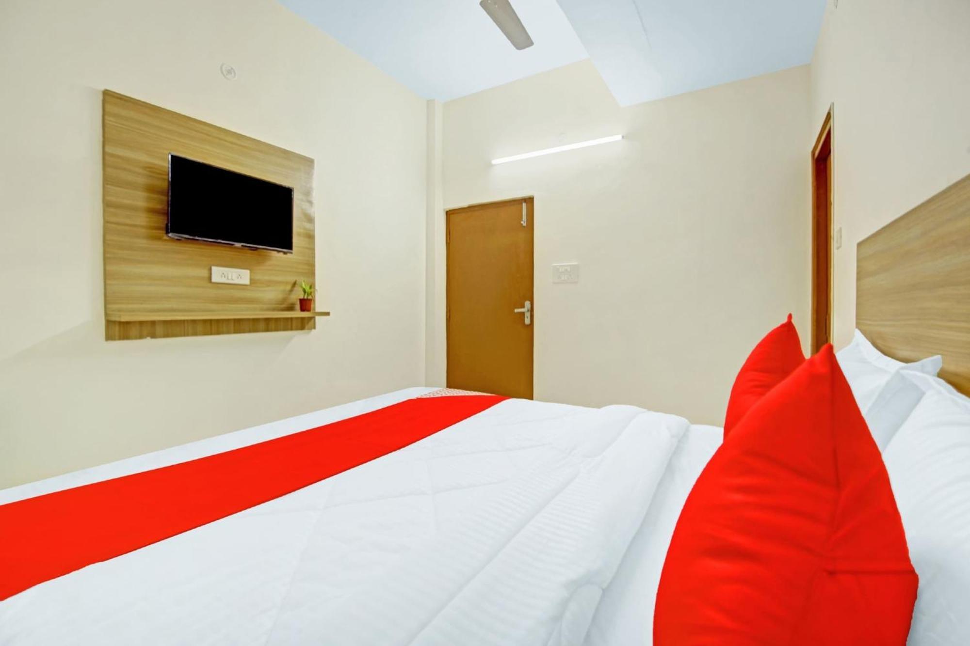 Oyo Flagship 80772 Hotel The Grand Rdc Ghaziabad Buitenkant foto