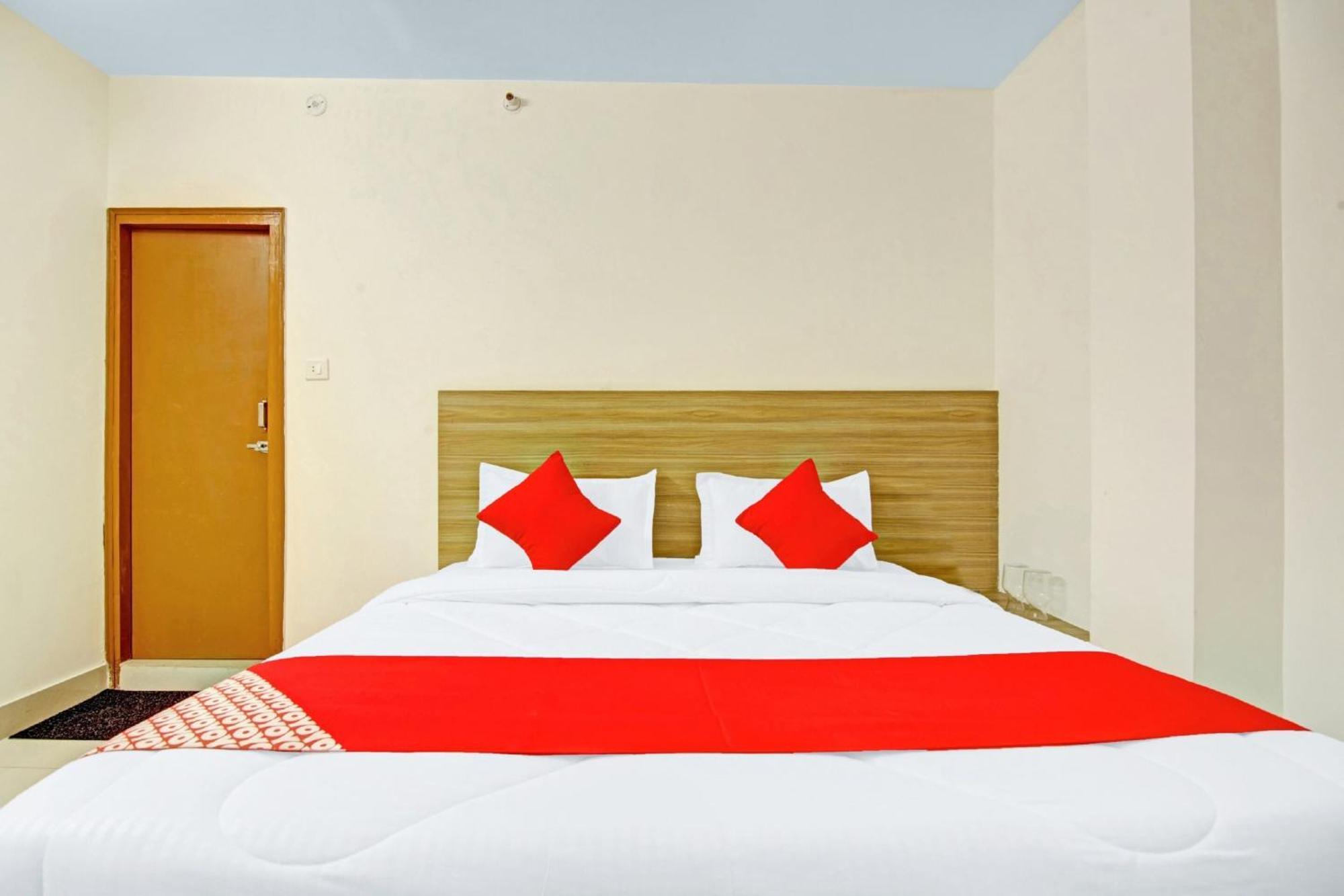 Oyo Flagship 80772 Hotel The Grand Rdc Ghaziabad Buitenkant foto