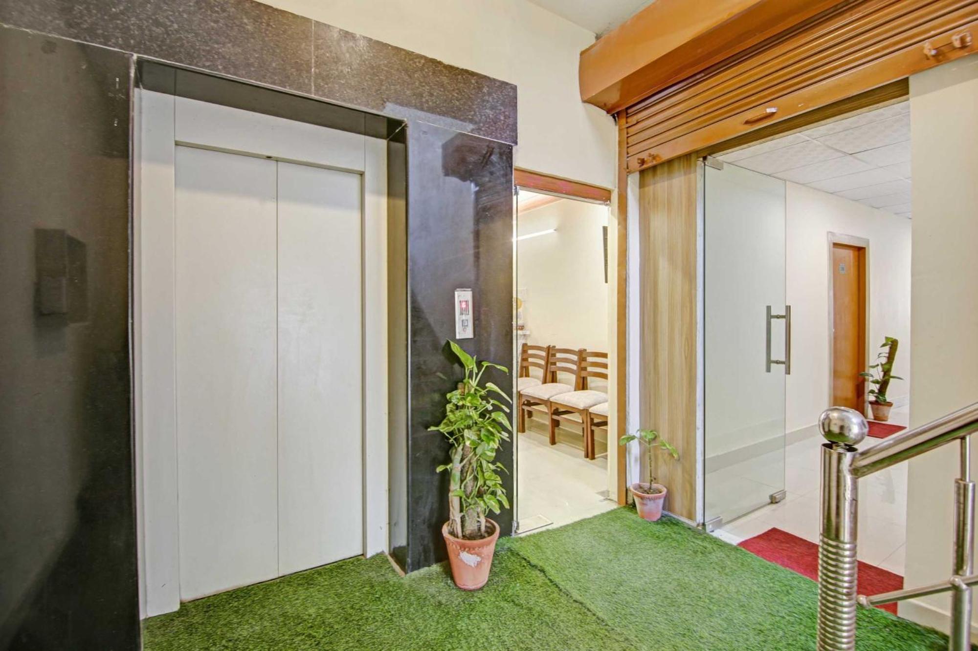 Oyo Flagship 80772 Hotel The Grand Rdc Ghaziabad Buitenkant foto