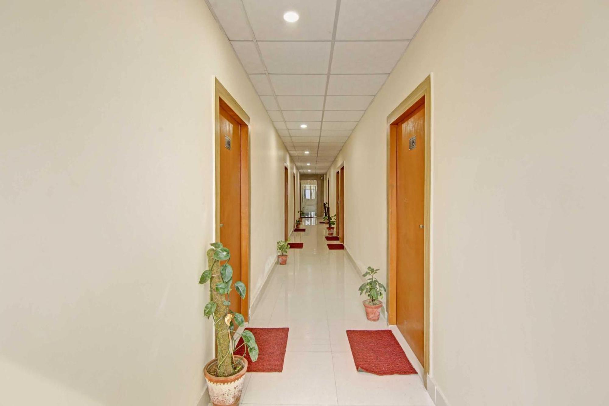 Oyo Flagship 80772 Hotel The Grand Rdc Ghaziabad Buitenkant foto